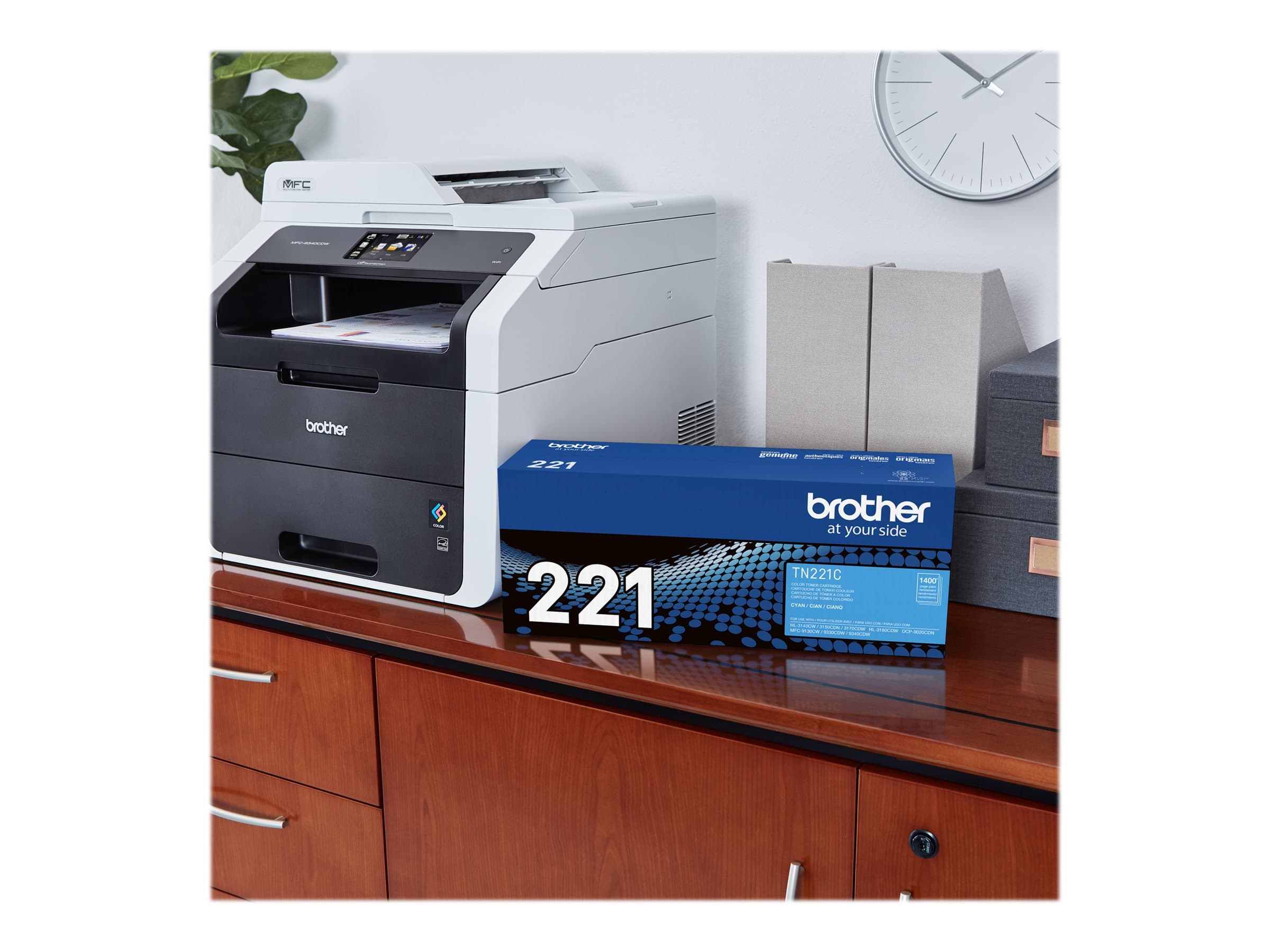 Brother TN221C – Cián – original – cartucho de tóner – para Brother HL-3140, HL-3170, HL-3180, MFC-9130, MFC-9330, MFC-9340