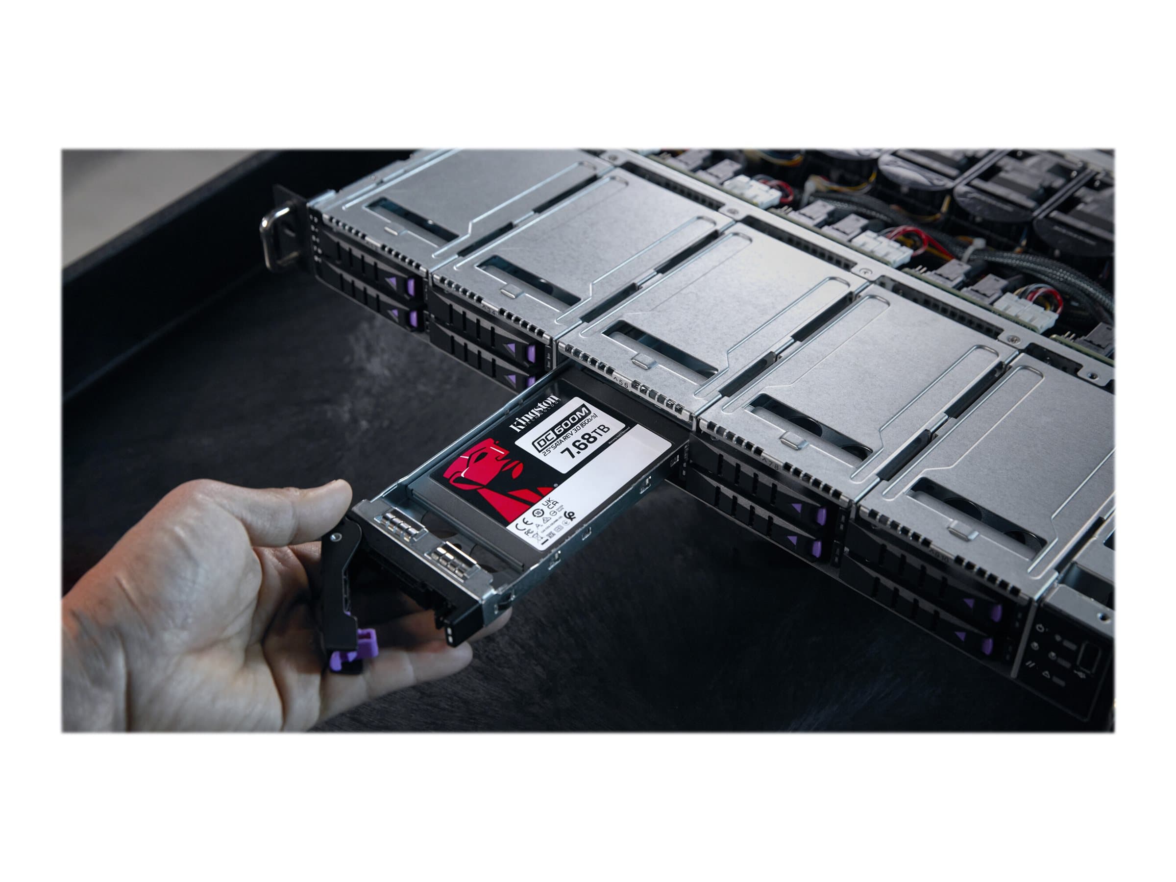 Kingston DC600M – SSD – Mixed Use – 7.68 TB – interno – 2.5″ – SATA 6Gb/s